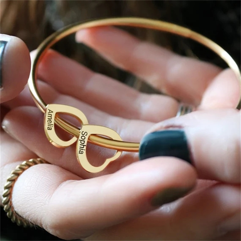Braccialetto con Ciondolo a Cu - Women Fashion Name Ideas recensione e prezzo